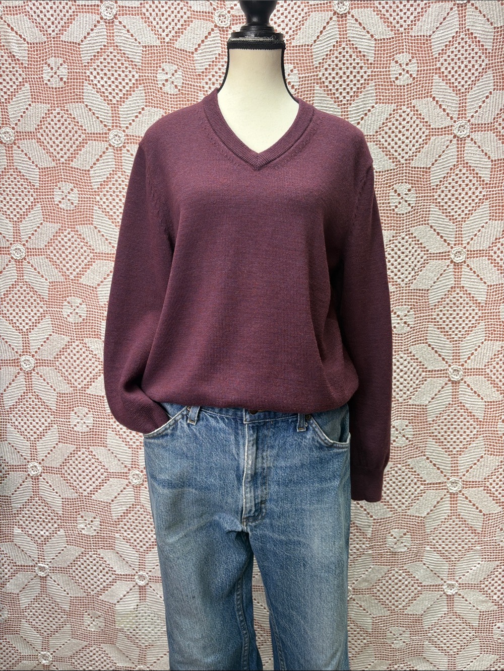 Viyella 100% Merino Wool V-Neck Sweater
Sz Sm/Med